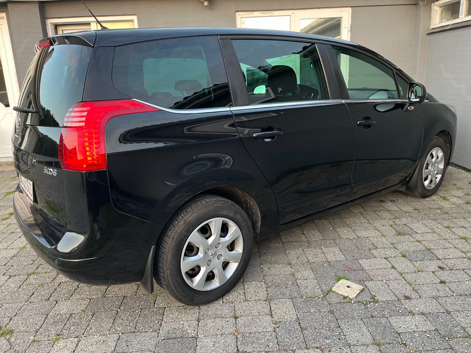 Peugeot 5008 1,6 HDi 112 Premium ESG 5d