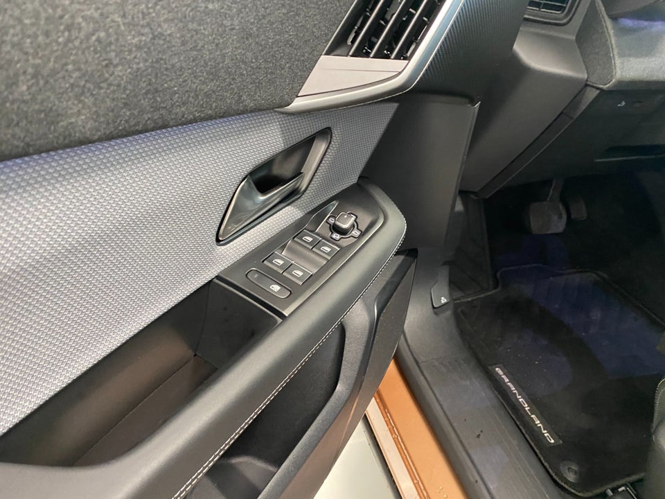 Opel Grandland-e 73 GS Sky 5d