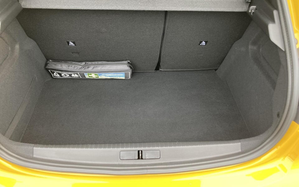 Peugeot e-208 50 GT 5d