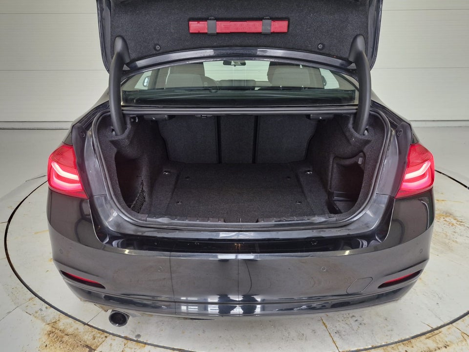 BMW 318i 1,5 aut. 4d