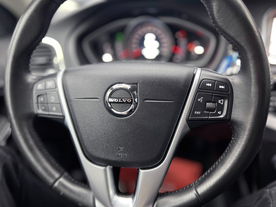 Volvo V40 2,0 D3 150 Momentum 5d