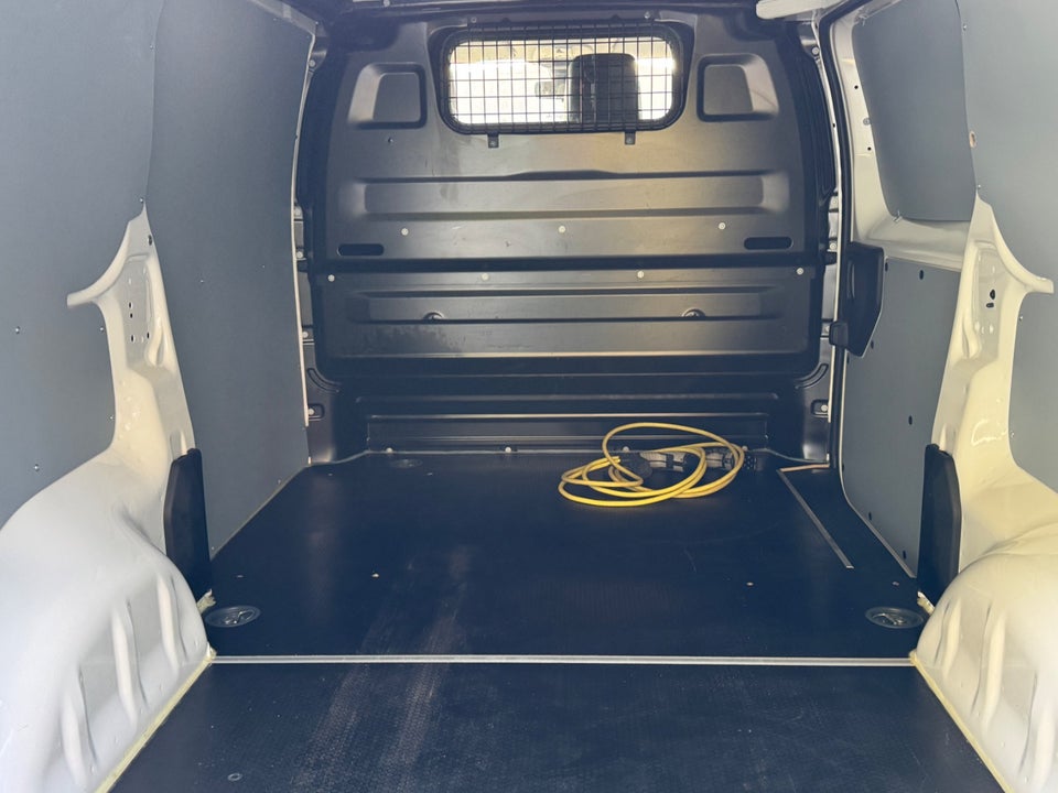 Peugeot e-Expert 75 L2 Plus Van