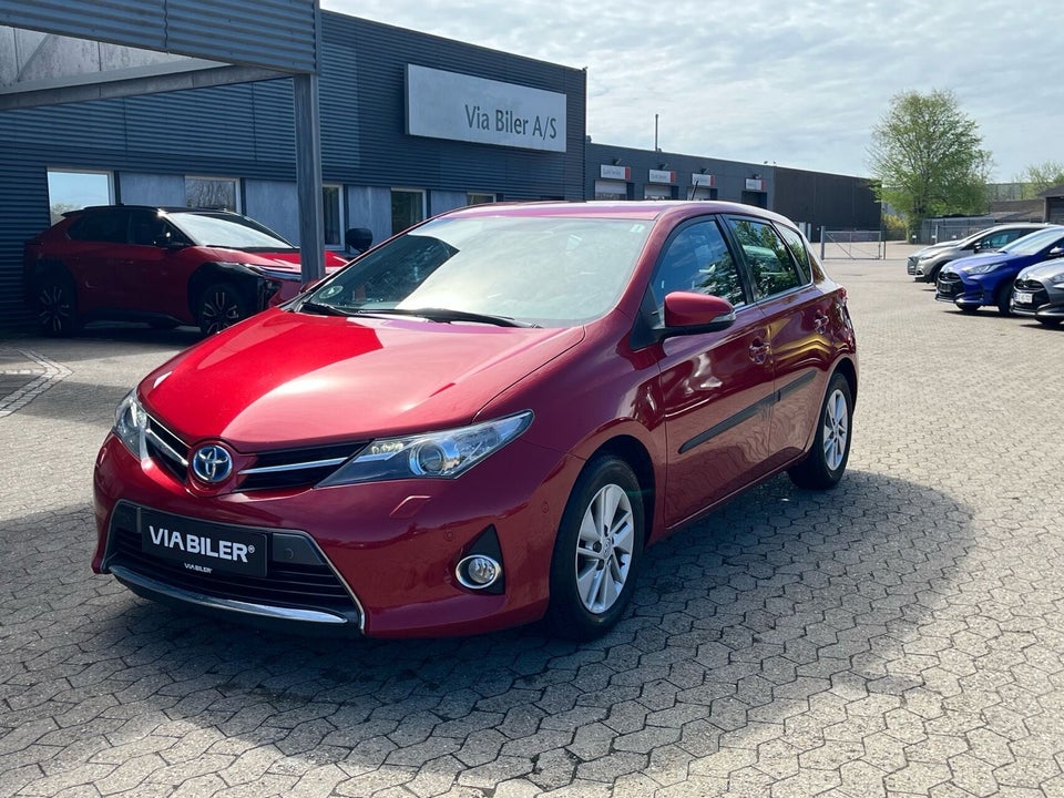 Toyota Auris 1,8 Hybrid H2+ CVT 5d