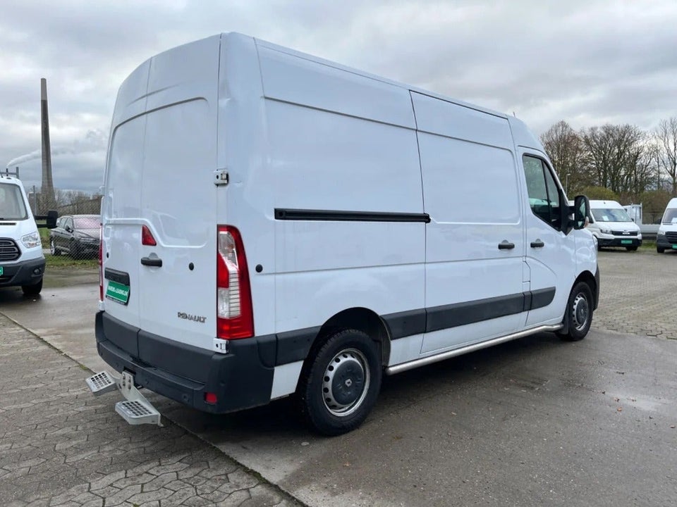 Renault Master IV T33 2,3 dCi 135 L2H2 Kassevogn