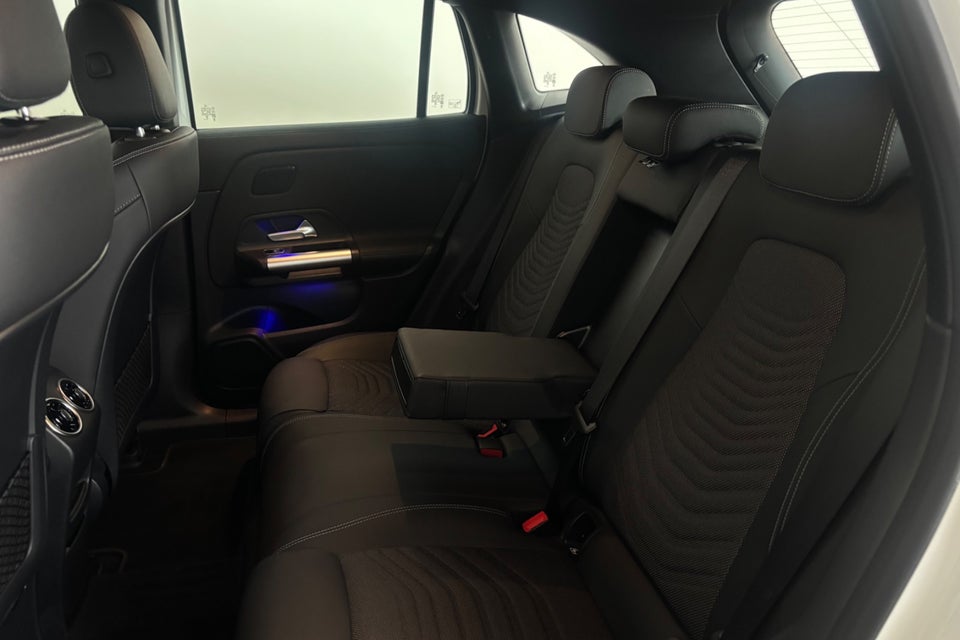 Mercedes EQA300 Progressive 4Matic 5d