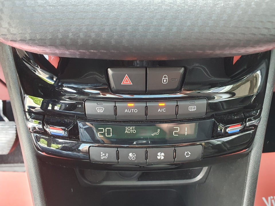 Peugeot 208 1,5 BlueHDi 100 Allure Sky 5d