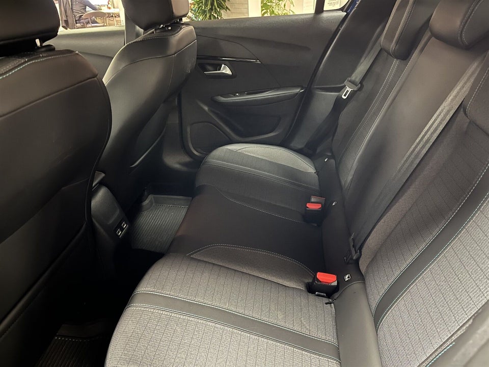 Peugeot 208 1,2 PureTech 100 Allure Sky EAT8 5d