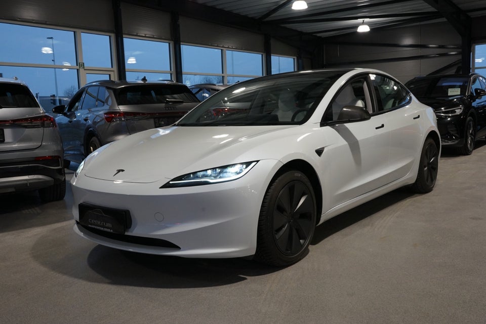 Tesla Model 3 RWD 4d