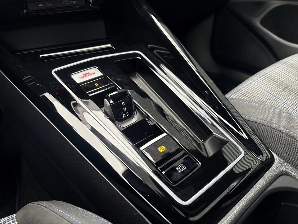 VW Golf VIII 1,4 GTE DSG 5d