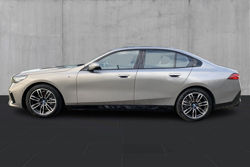 BMW i5 eDrive40 M-Sport 4d