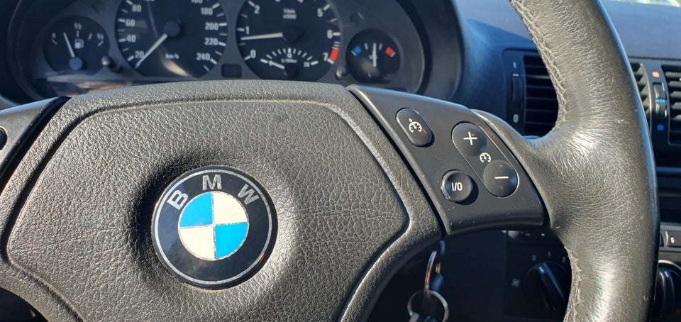 BMW 320i 2,2  4d