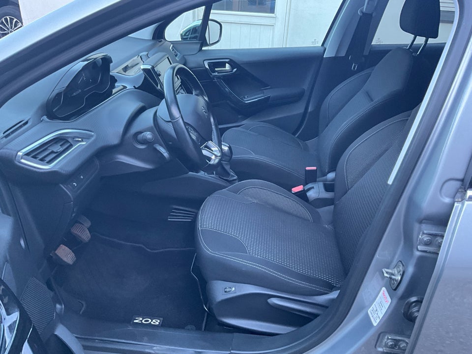 Peugeot 208 1,2 PureTech 82 Selection Sky 5d