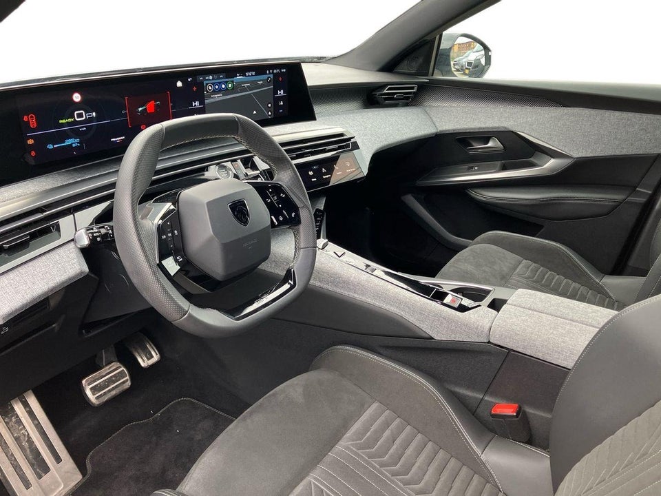 Peugeot e-3008 77 GT 5d