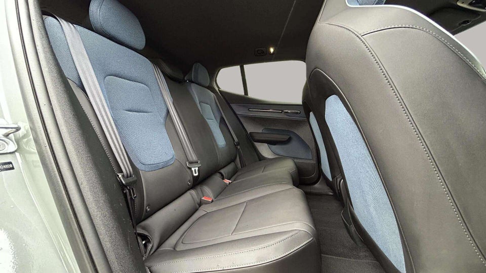 Volvo EX30 Extended Range Plus 5d
