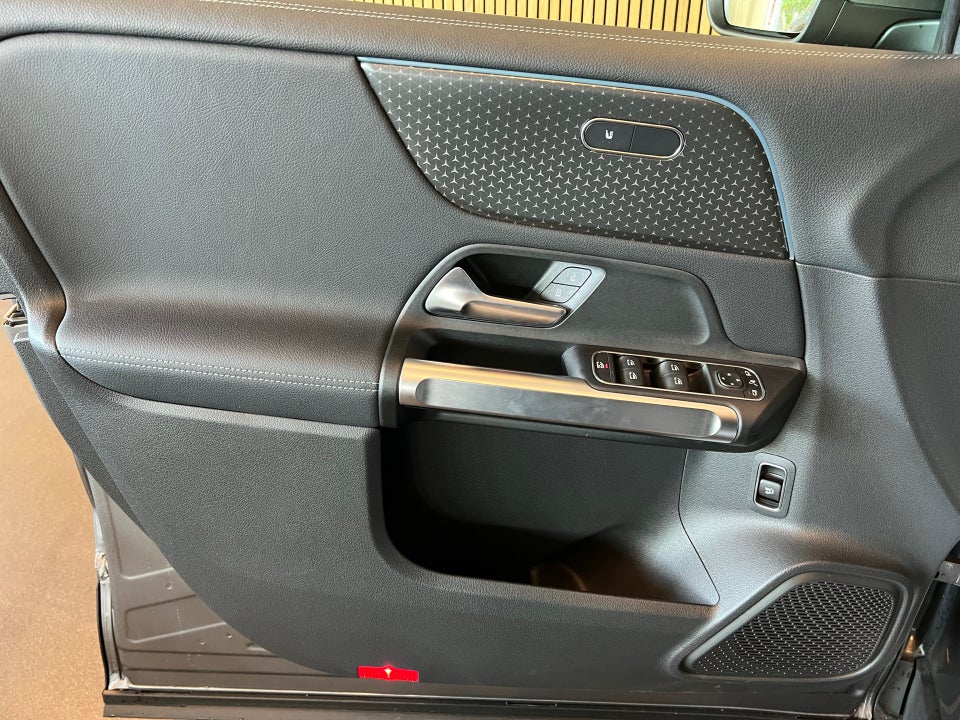 Mercedes EQB300 Progressive Advance Plus 4Matic 7prs 5d