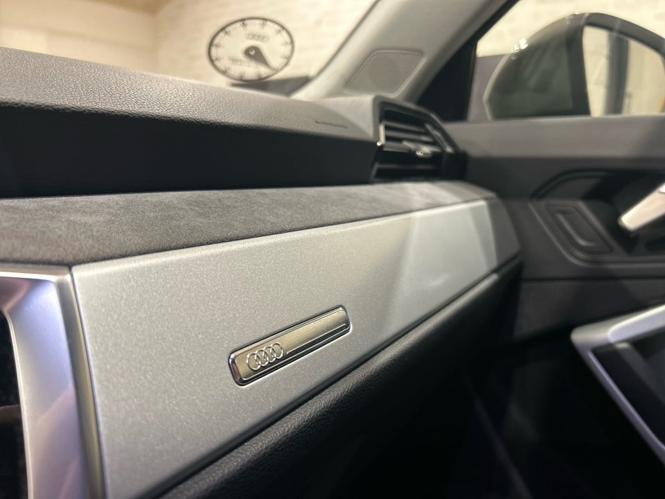 Audi Q3 45 TFSi e Attitude plus S-tr. 5d