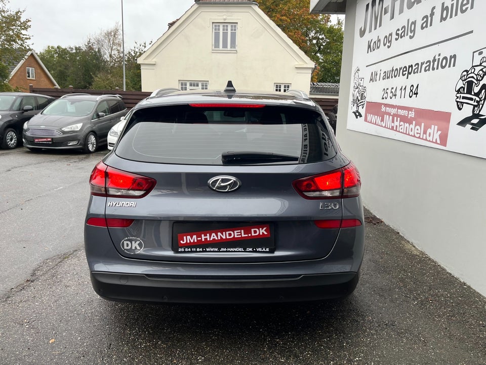 Hyundai i30 1,6 CRDi 110 Premium stc. 5d