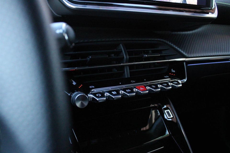 Peugeot e-208 54 GT 5d