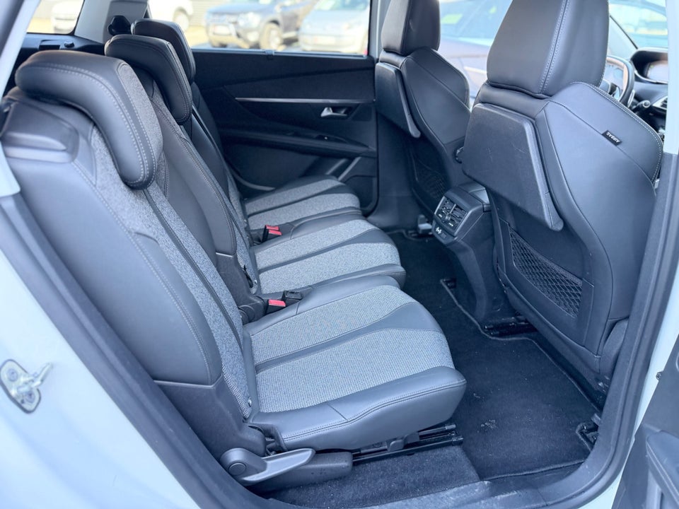 Peugeot 5008 1,5 BlueHDi 130 Allure 7prs 5d