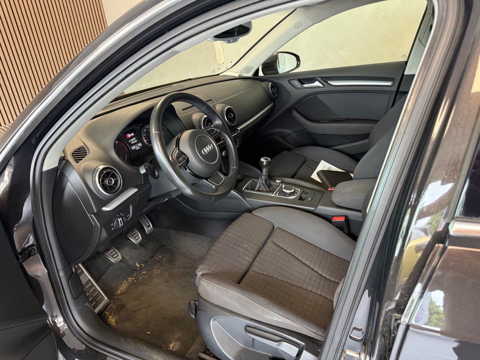 Audi A3 1,4 TFSi 140 Ambiente Sportback 5d