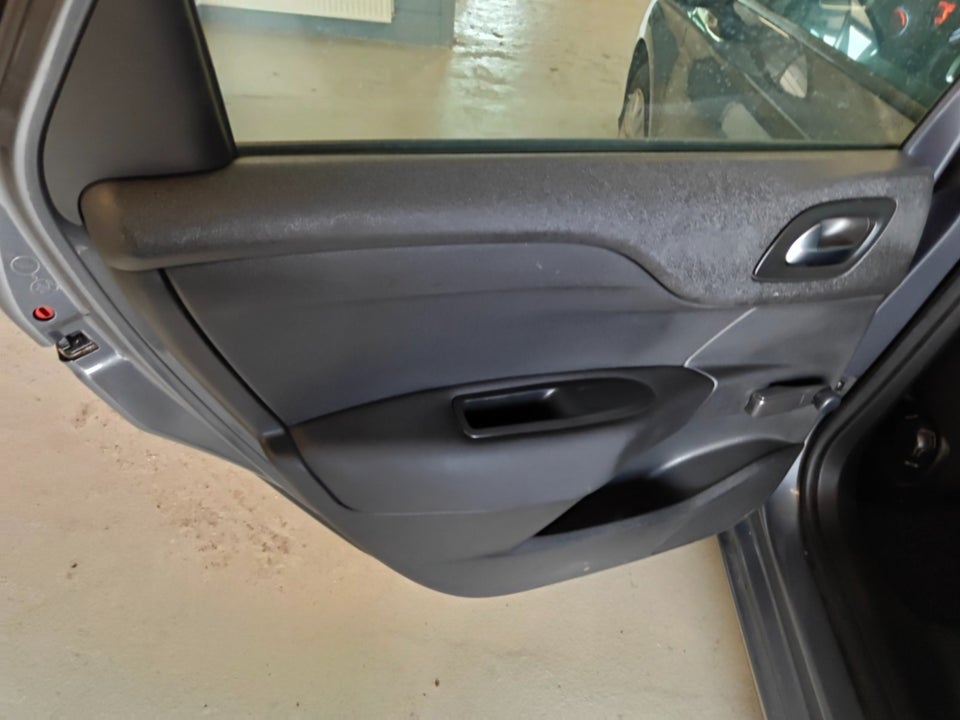 Citroën C4 1,6 HDi 90 Attraction 5d