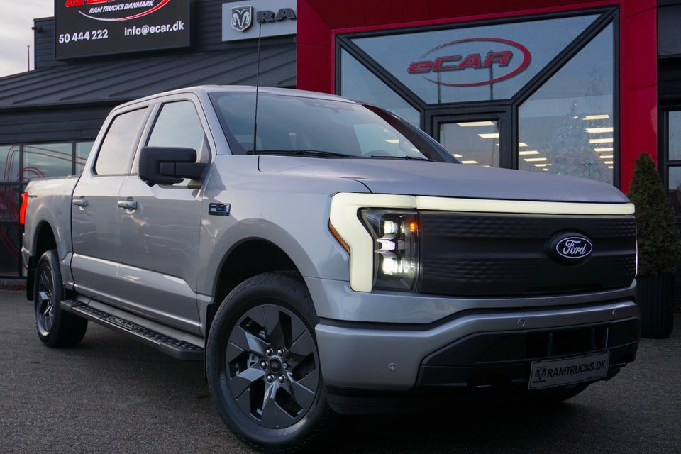 Ford F-150 123 Lightning Flash Extended Range 4d