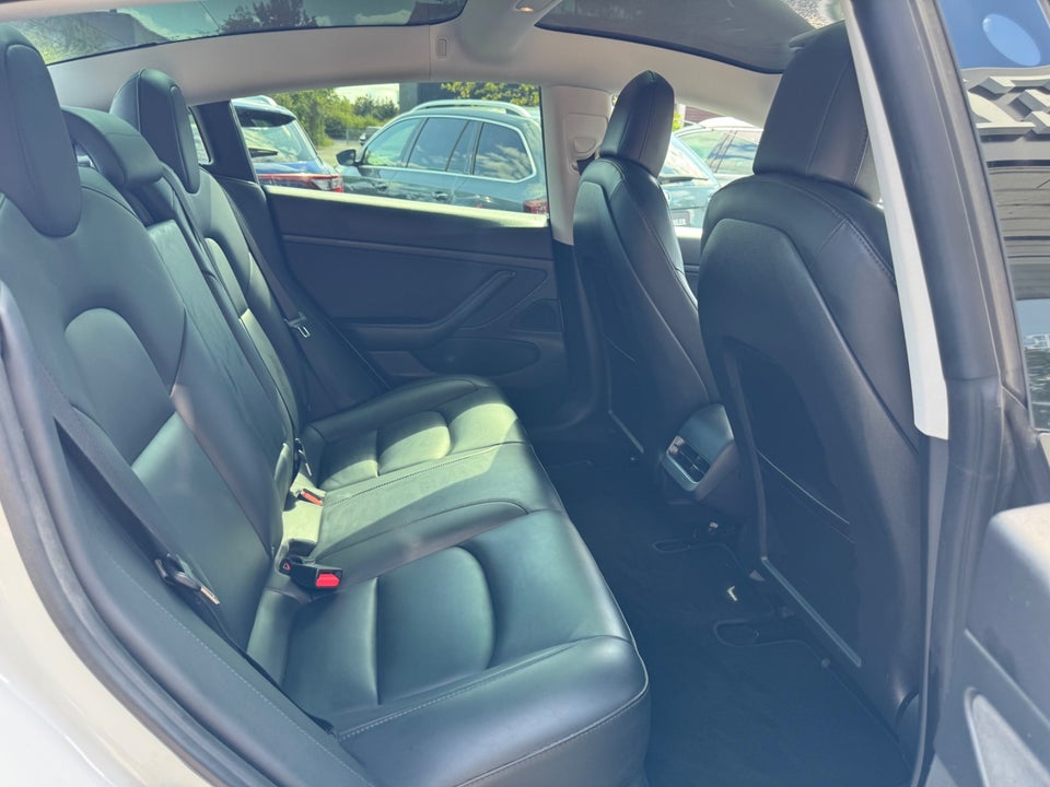 Tesla Model 3 Standard Range+ RWD 4d