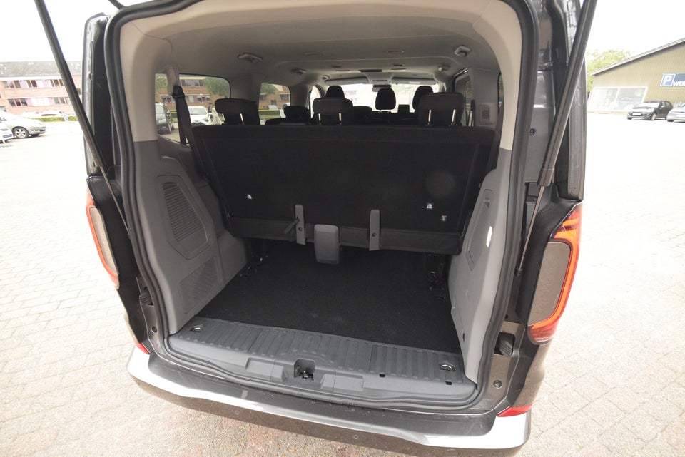 VW e-Caravelle 64 Life SWB