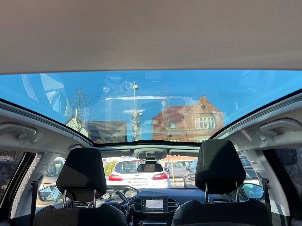 Peugeot 308 1,5 BlueHDi 130 Selection Sky SW 5d