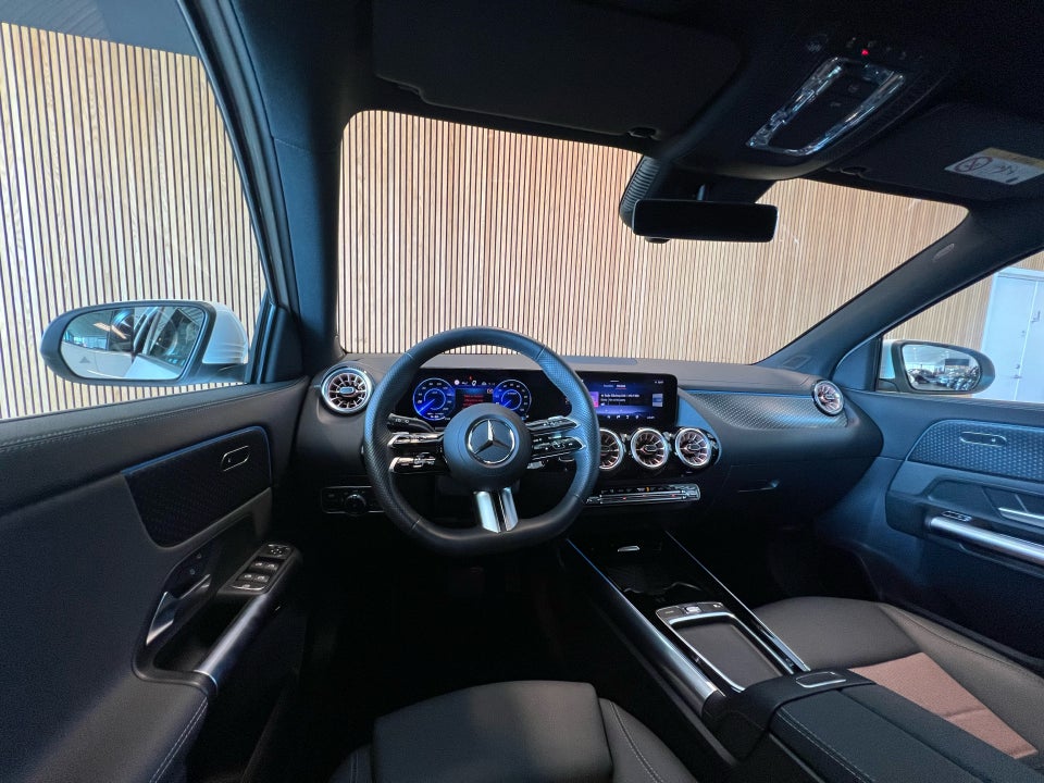 Mercedes EQA300 Electric Art 4Matic 5d