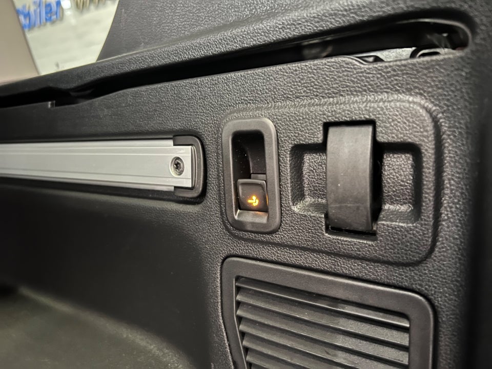 VW Touran 2,0 TDi 190 Highline R-line DSG 7prs 5d