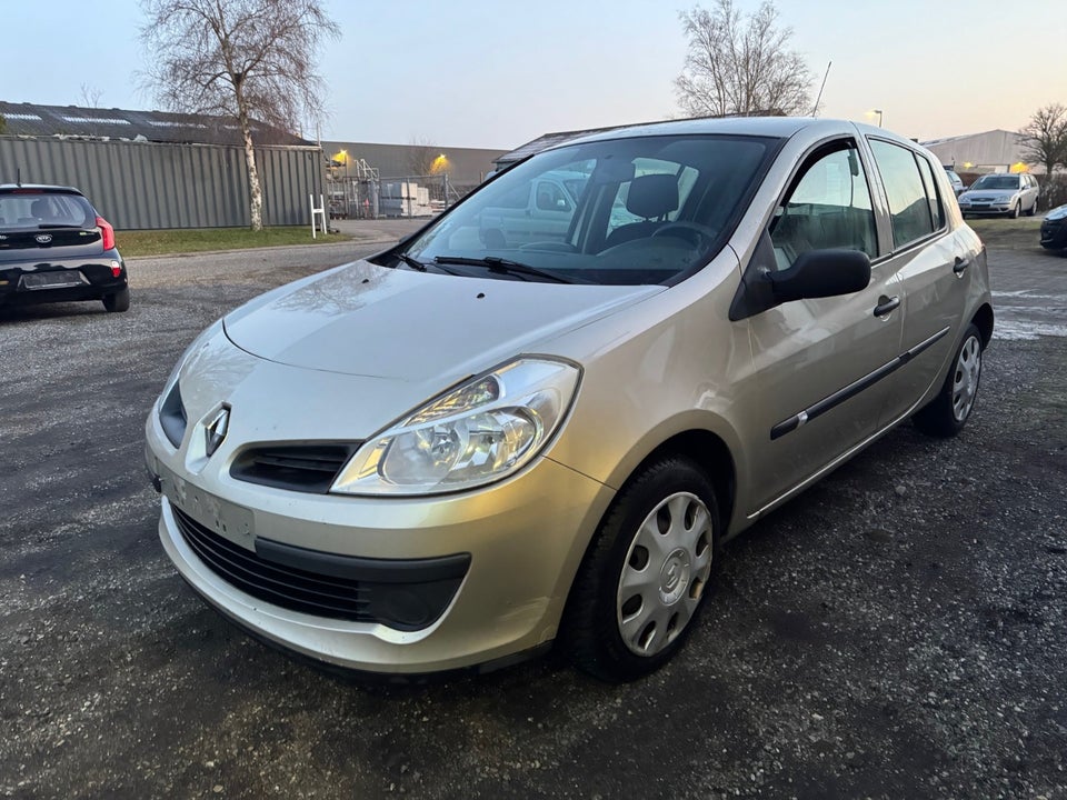 Renault Clio III 1,2 16V Authentique BeatUp aut. 5d