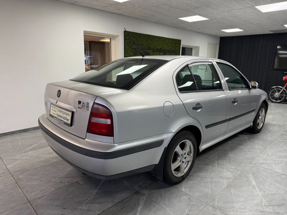 Skoda Octavia 1,6 LX Combi aut. 5d