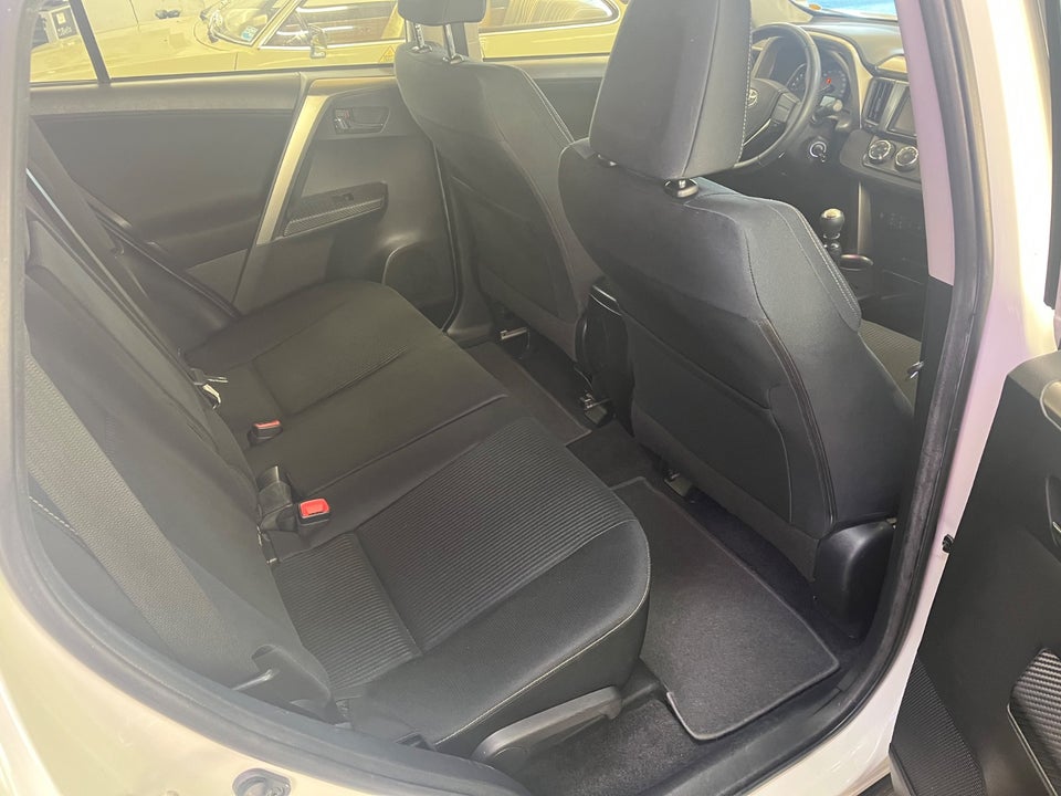 Toyota RAV4 2,0 D-4D T2+ 5d