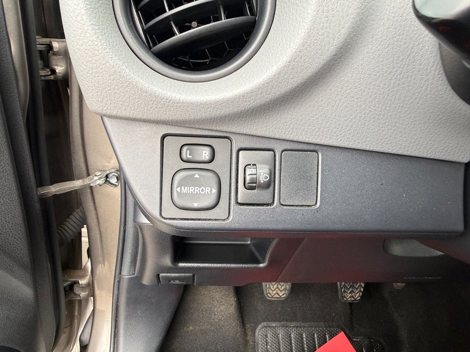 Toyota Yaris 1,0 VVT-i T2 5d