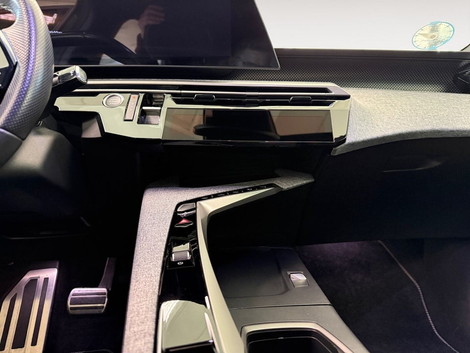 Peugeot e-3008 101 GT 5d