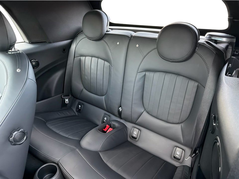 MINI Cooper SE Cabriolet 2d