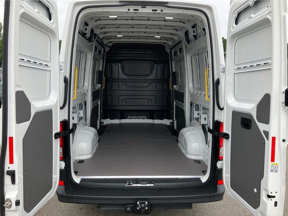 VW Crafter 35 2,0 TDi 177 Comfort Kassevogn L3H2 aut.