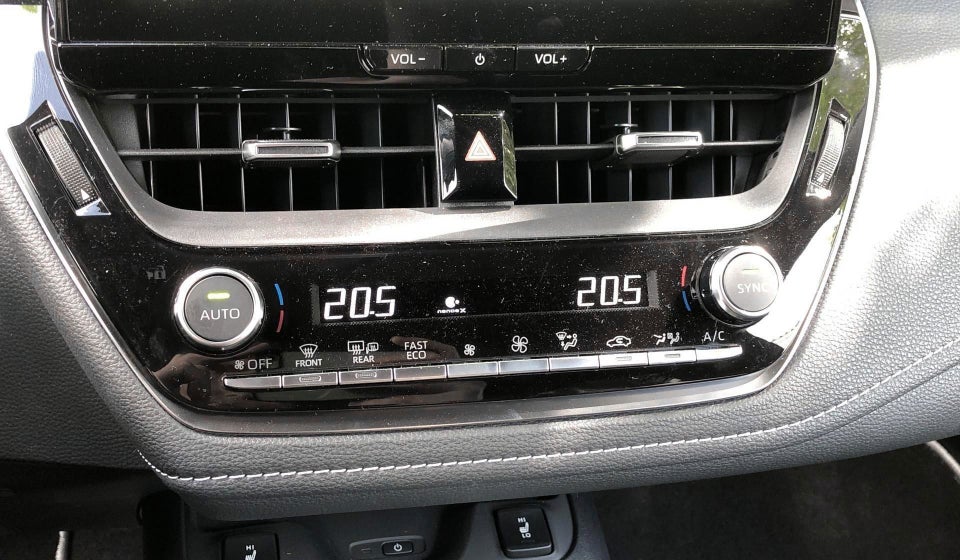 Toyota Corolla 1,8 Hybrid Style Touring Sports e-CVT 5d