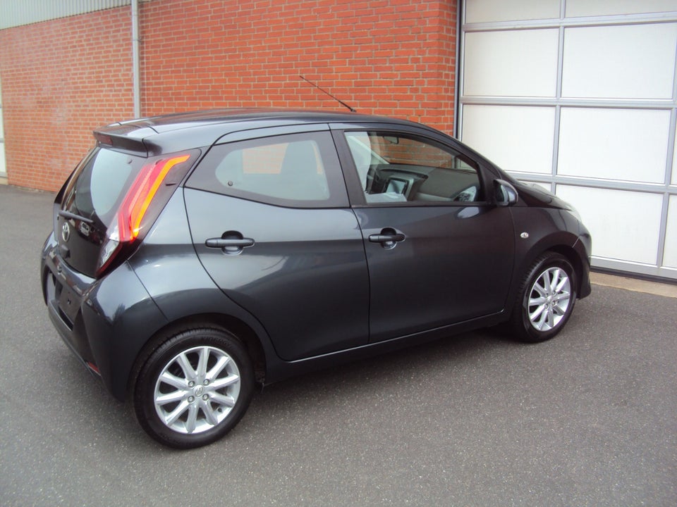 Toyota Aygo 1,0 VVT-i x-plore 5d