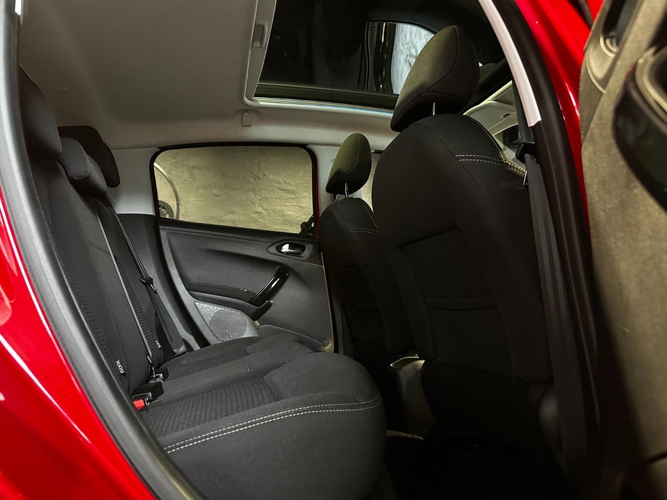 Peugeot 208 1,2 PureTech 82 Allure Sky 5d