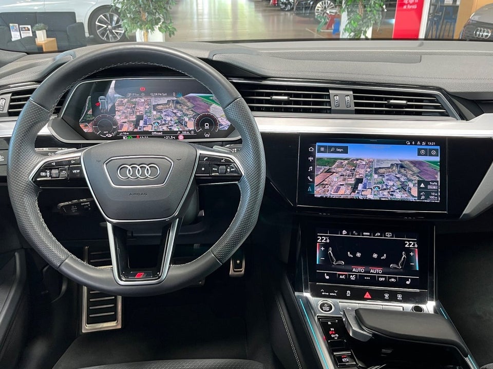 Audi Q8 e-tron 55 S-line quattro 5d