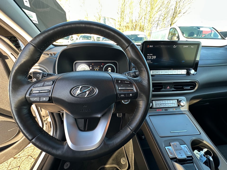 Hyundai Kona 64 EV Essential Van 5d