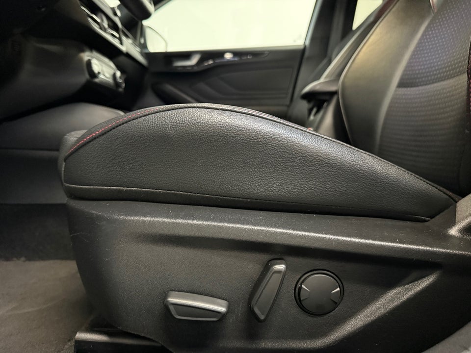 Ford Focus 1,5 EcoBoost ST-Line Business stc. aut. 5d