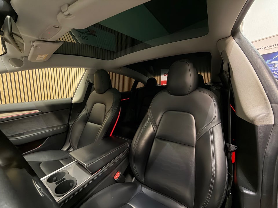 Tesla Model 3 Long Range AWD 4d