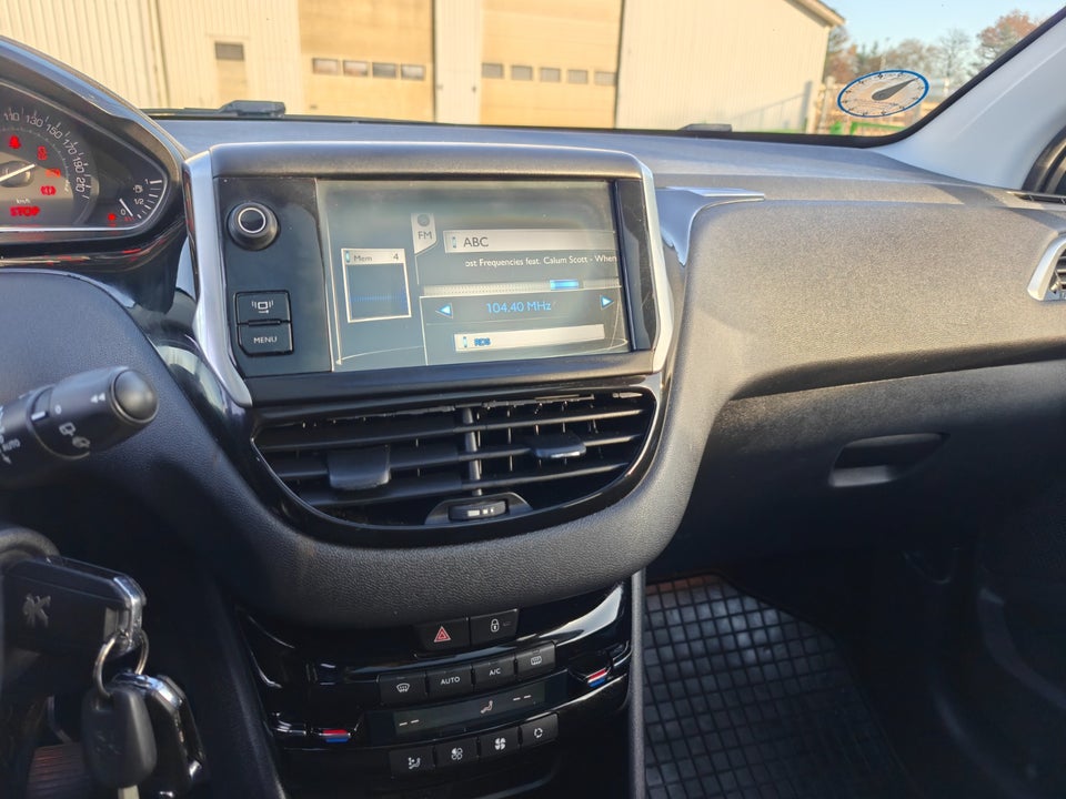 Peugeot 208 1,2 VTi Allure 5d