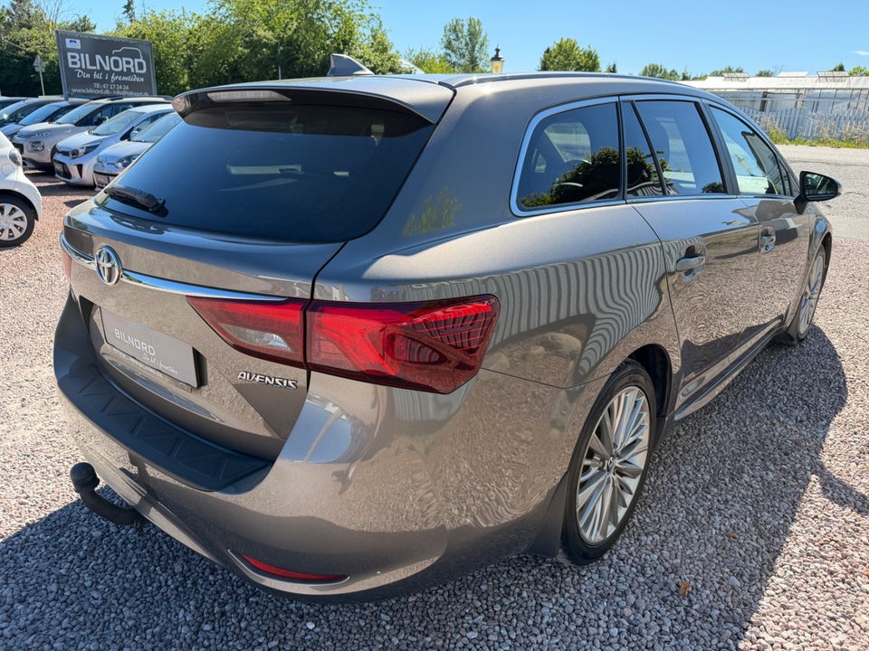 Toyota Avensis 1,8 VVT-i T2 Premium Touring Sports 5d