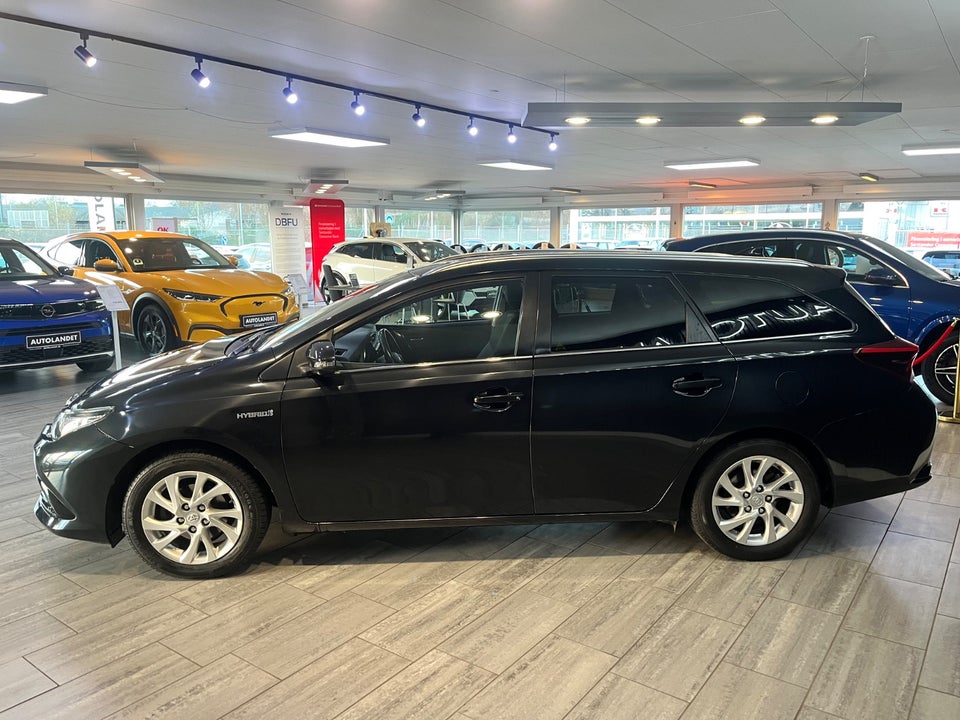 Toyota Auris 1,8 Hybrid H2 Comfort Touring Sports CVT 5d