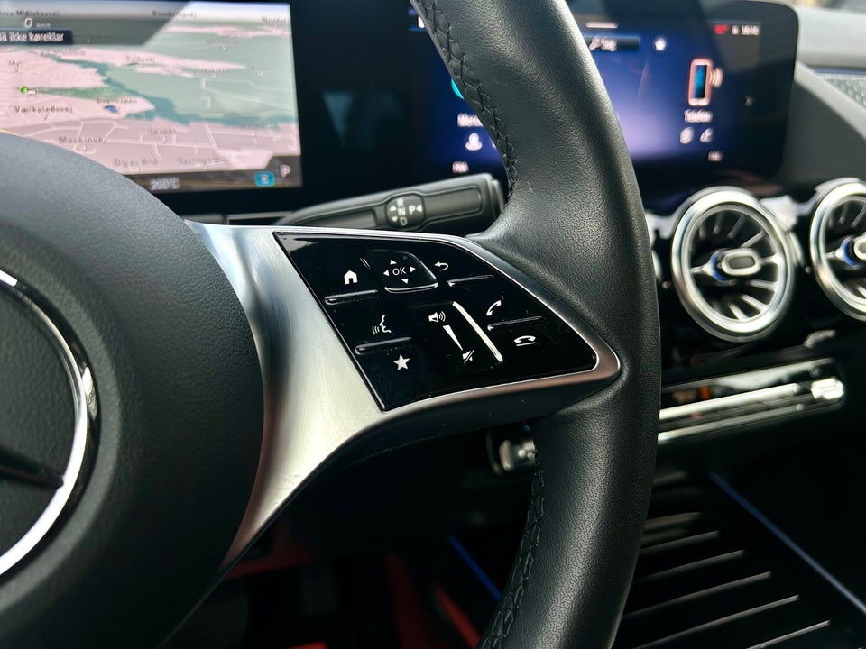 Mercedes EQA300 Progressive 4Matic 5d