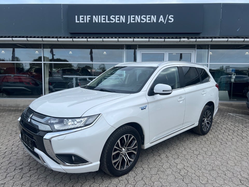 Mitsubishi Outlander 2,4 PHEV Invite+ CVT 4WD 5d